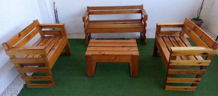 Conjunto de cadeira com mesinha!