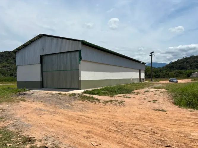 Galpão para Locação 300m² + Pátio de 20.000m² Às Margens da RJ-122 (Rio Friburgo)