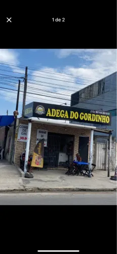 Duas casas no quintal , e um comércio na frente 