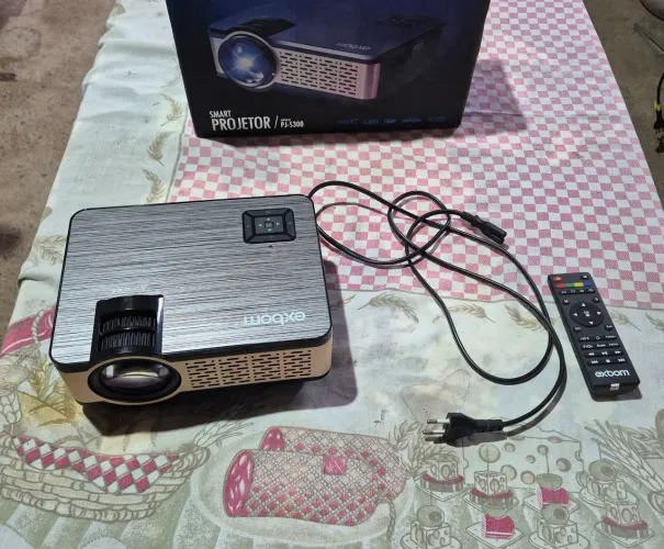 Smart Projetor LED Exbom PJ-S300 (com Android e Wi-Fi) ? Cinema em Casa!