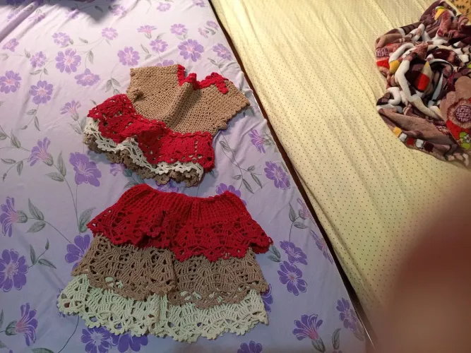Vendo roupa de crochê infantil,saia e blusa ideal pra sua princesa interessados chamar no