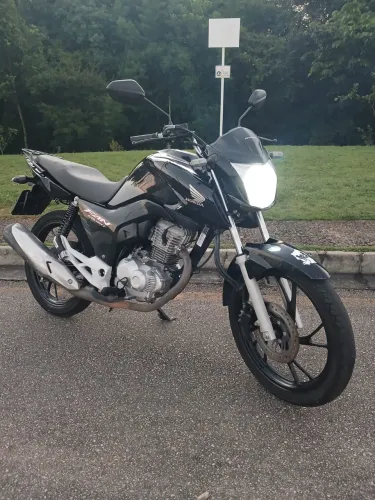 Vendo Fan 160 ano 2023 bem cuidada ,pego moto mais barata e a volta no dinheiro 