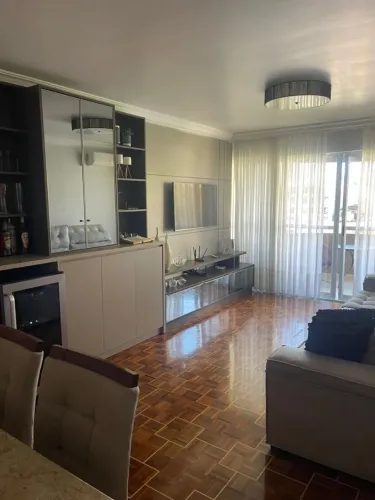 Apartamento com 03 quartos no Centro
