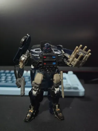 Transformers Deluxe Class The Last Knight Barricade