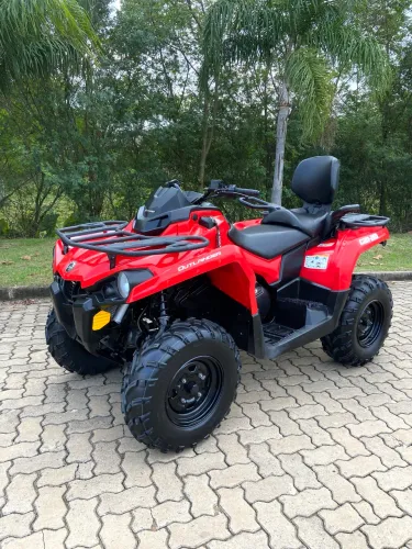 Quadriciclo Can-Am Outlander 570 Max, ano 2017