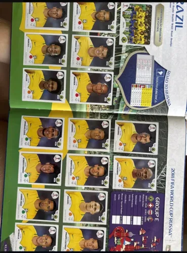 Álbum da Copa do Mundo de 2018 completo + Álbum da Copa do Mundo de 2022 incompleto