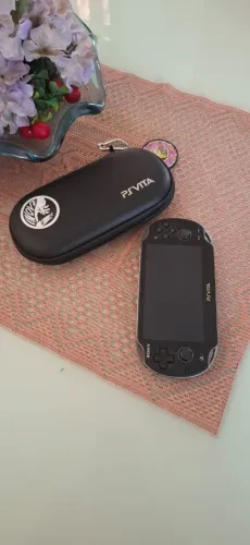 Ps vita desbloqueado usado com película e case