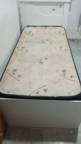 Cama dupla com auxiliar branca semi nova