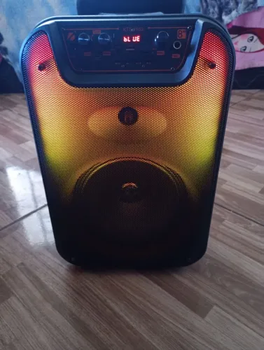 Estou vendendo pq comprei outra ela e muito boa volume bem alto