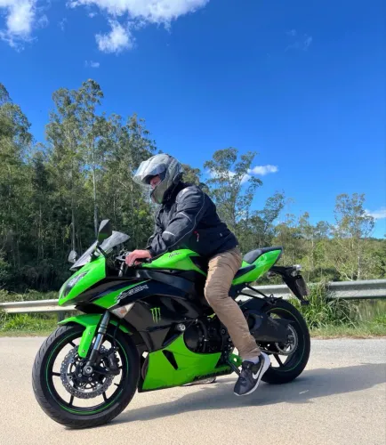Vendo ou troco por esportiva 1000cc