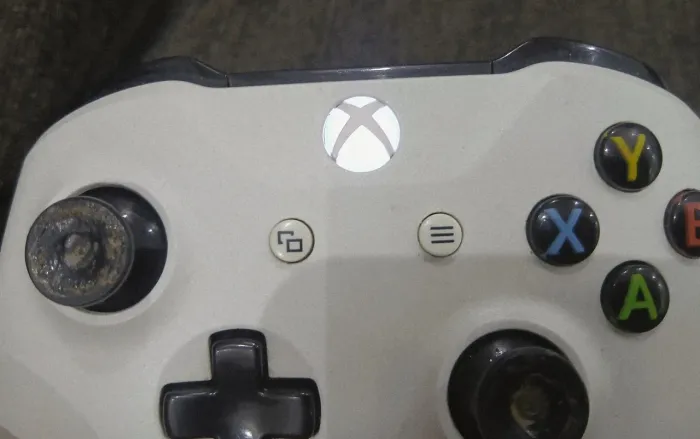 Controle xbox one ( para conserto ou retirada de peças )