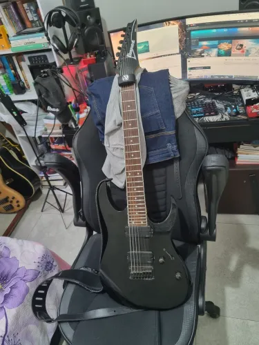 Ibanez RG7321 (7 cordas)