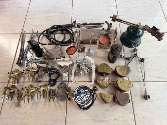 LOTE DE EQUIPAMENTOS PARA LABORATÓRIO DE PRÓTESE DENTÁRIA