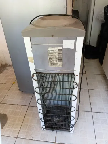 O gela água