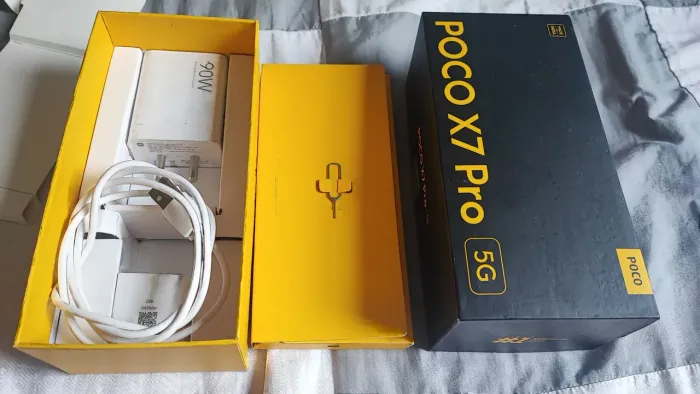 VENDO CAIXA E CARREGADOR DO POCO X7 PRO!