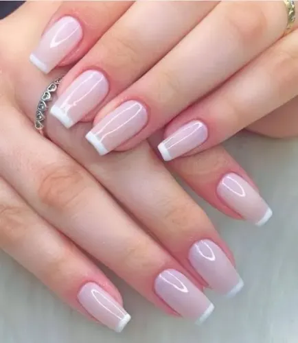 Contrata-se manicure com experiência