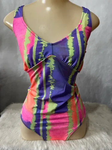 Maiô Colorido Rosa Body Modelo Antigo Moda Praia Piscina Verão