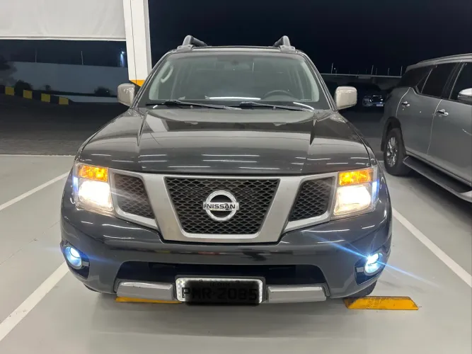 Nissan Frontier SV AT. CD 4X4 2.5 TB Dies. Aut. 2016