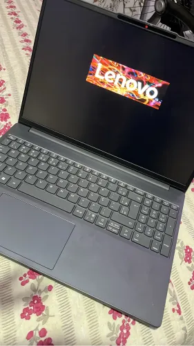 Notebook Lenovo/ nota fiscal/funcionando tudo perfeitamente. 