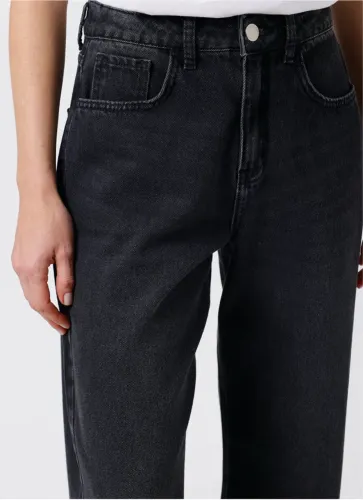 Calça Jeans Preto cintura Alta Reta Alongada TAM:40