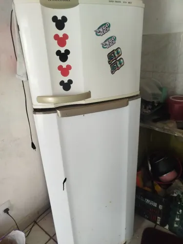 Geladeira semi nova