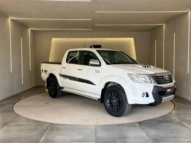 Toyota Hilux CD Limited 4X4 3.0 TDI Diesel Aut. 2015