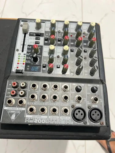 Mesa de Som Behringer Xenyx 1002FX $500