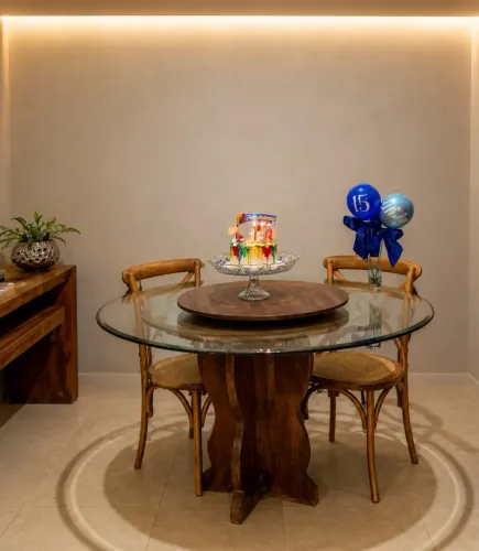 Mesa com tampo de vidro e Madeira Maciça