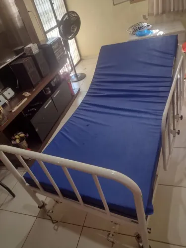 Cama hospitalar de manivela