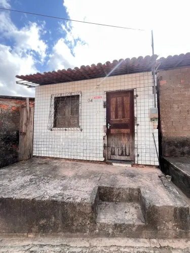 CASA À VENDA - BAIRRO COROADINHO