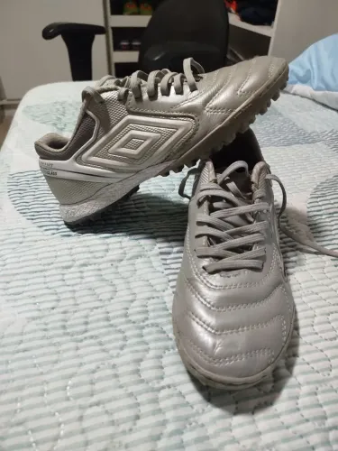Chuteira Umbro Master Class | Número: 35