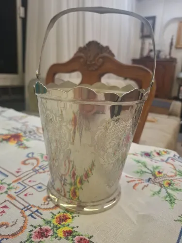 Balde de gelo vintage prateado trabalhado 15cm elegante