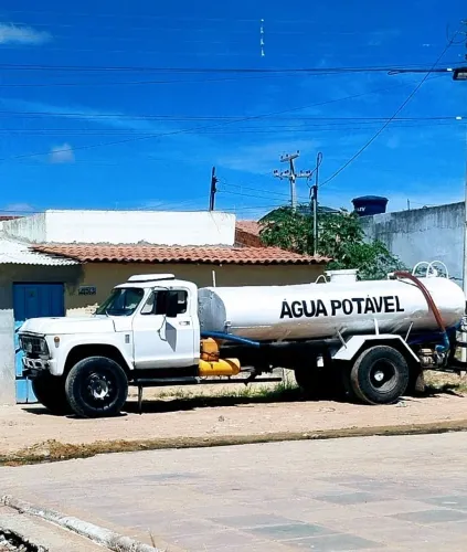 Caminhão Pipa 8.000Litros todo Mercedes 1721