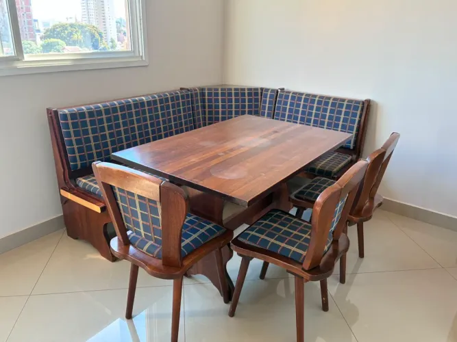 Conjunto de mesa e cadeiras para sala de jantar