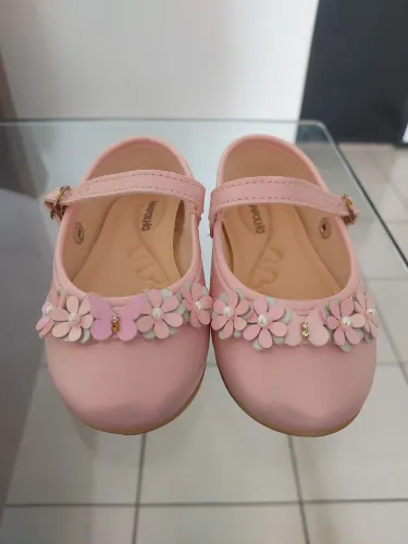 Vendo sapatinho de bebê nr 21