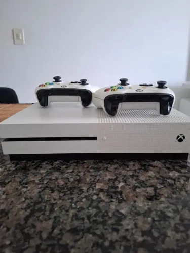 Xbox One 1TB + 2 Controles + Caixa - Perfeito Estado