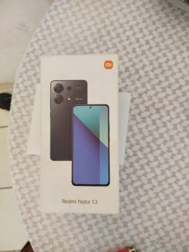 Vendo um celular xaomi 13 todo original com caixa e carregador original 