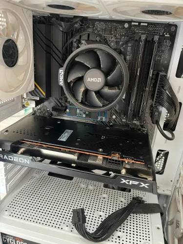 XFX AMD Radeon Rx 7600 Speedster 8gb