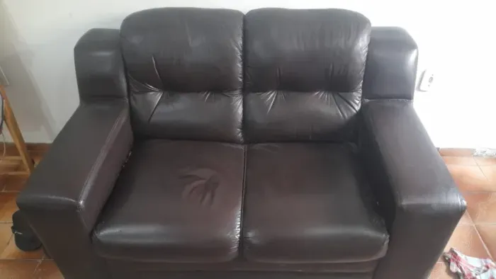 Sofa 2 lugares courino