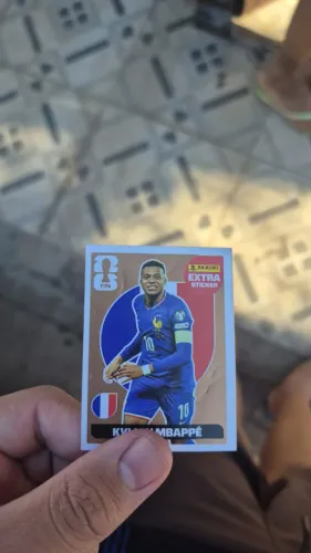 Mbappé legend bronze