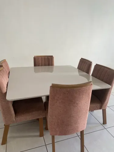 Mesa com 6 cadeiras