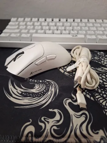 Mouse Gamer Attack Shark R1 Branco 2.4G + Cabo USB