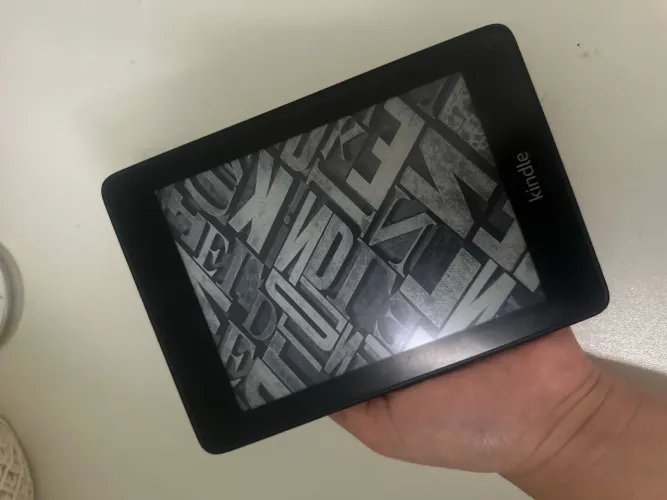 Kindle Paperwhite 10° geração (pouco uso)