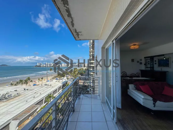 Apartamento frente mar com varanda e vista mar na Praia das Pitangueiras, Guaruja