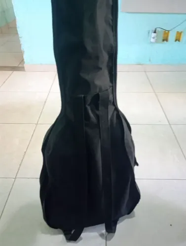 Violão com capa