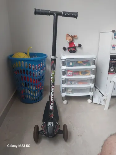 Patinete Bandeirantes Skatenete Max Led 3 rodas - cap. 120kg