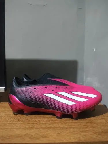 Chuteira de campo Adidas tamanho (34)