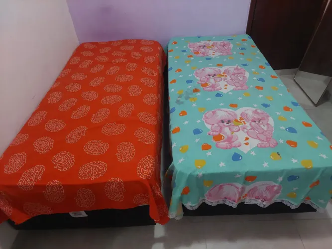 Vendo-se duas camas box de solteiro da marca Ortobom