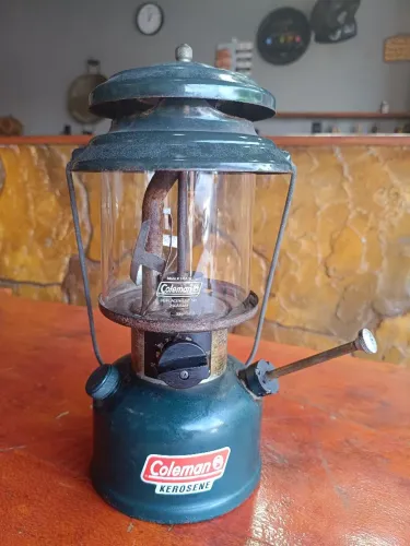 Lampião Coleman 214A700 Vintage Querosene Made USA Original