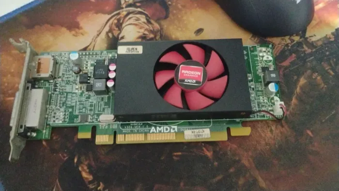 Placa de vídeo Low Profile AMD R5 240